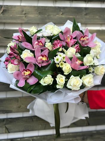 Букет цветов из: Розы и Хризантемы в Старой Кулатке