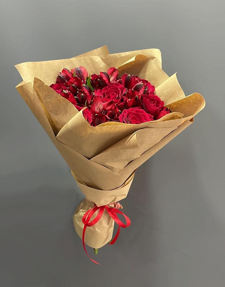 Букет цветов из: Альстромерии и Розы в Старой Кулатке