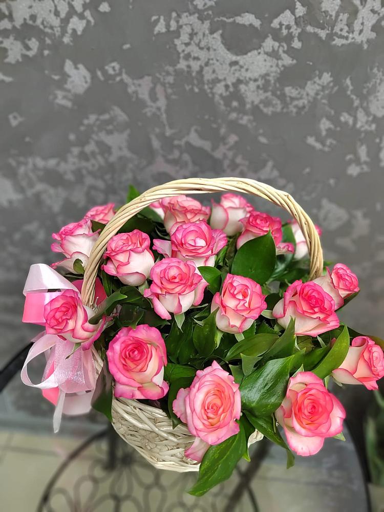 Цветочная композиция из Розы в корзине в Старой Кулатке
