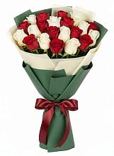 Букет Микс из красных и белых роз в Старой Кулатке