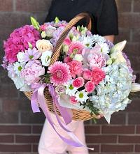 Композиция солнечный день в Старой Кулатке Цветочная композиция из Розы, Хризантемы, Пионы и Лизиантусы в корзине в Старой Кулатке