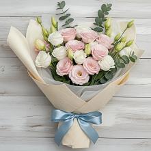 Букет цветов из:  Лизиантусы в Старой Кулатке