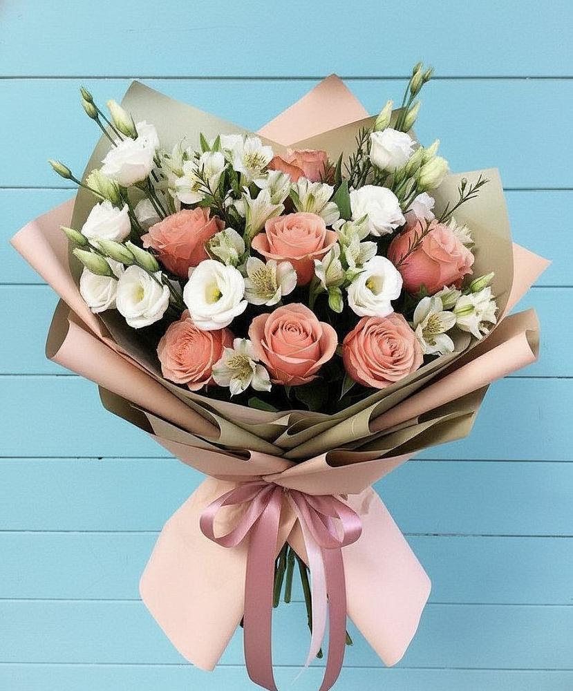 Букет цветов из: Розы, Альстромерии и Лизиантусы в Старой Кулатке