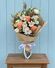 Букет цветов из:  Альстромерии, Лизиантусы, Розы и Хризантемы в Старой Кулатке
