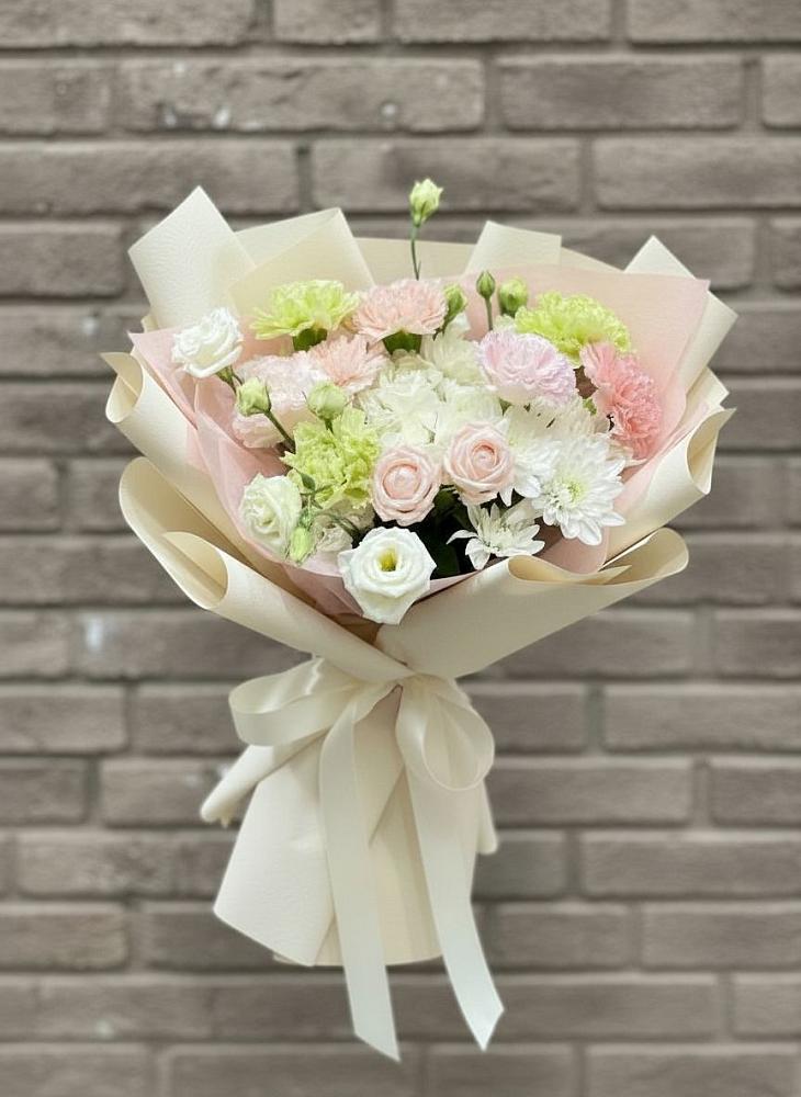 Букет цветов из: Гвоздики, Розы, Лизиантусы и Хризантемы в Старой Кулатке