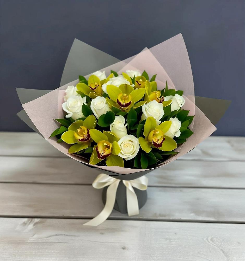 Букет цветов из: Орхидеи и Розы в Старой Кулатке