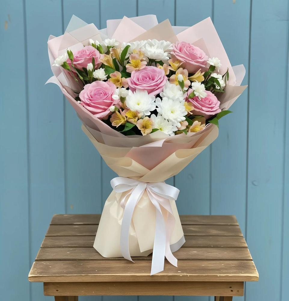 Букет цветов из: Гвоздики, Орхидеи и Розы в Старой Кулатке