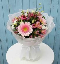 Букет цветов из:  Герберы, Альстромерии и Лизиантусы в Старой Кулатке