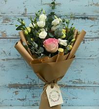 Букет цветов из:  Розы и Лизиантусы в Старой Кулатке