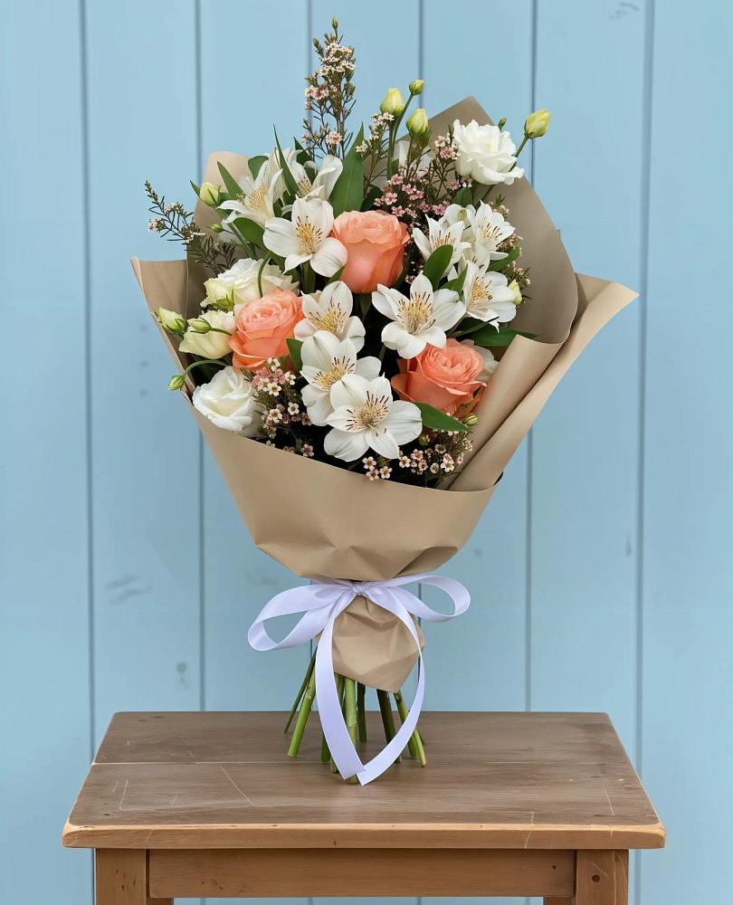 Букет цветов из: Альстромерии, Лизиантусы, Розы и Хризантемы в Старой Кулатке